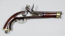 Broń palna Angielski pistolet skałkowy z początku XIX w.