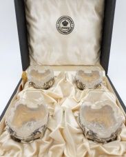 Srebro stołowe Cztery kryształowe solniczki w srebrnych oprawach